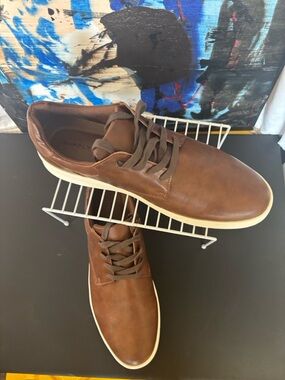 Men's Brown Low-Top Costco supply lab Sneakers w/Cream Sole size 13 NEW in box